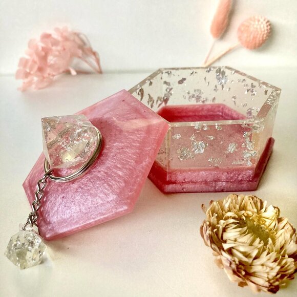 Handmade Resin Trinket box / Trinket Box with Lid - Picture 2 of 3